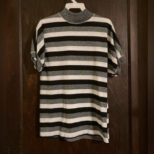 Preowned Colormania Top with Dropped Shoulder Short Sleeves, M